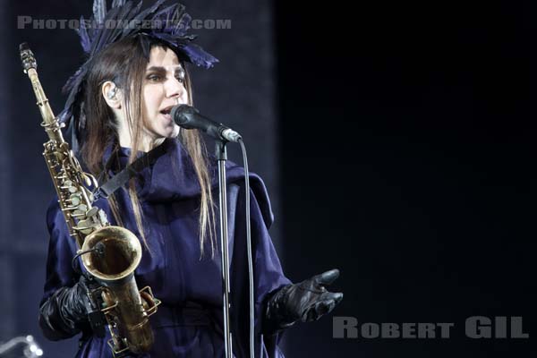 PJ HARVEY - 2016-07-03 - HEROUVILLE SAINT CLAIR - Chateau de Beauregard - Scene Beauregard - 